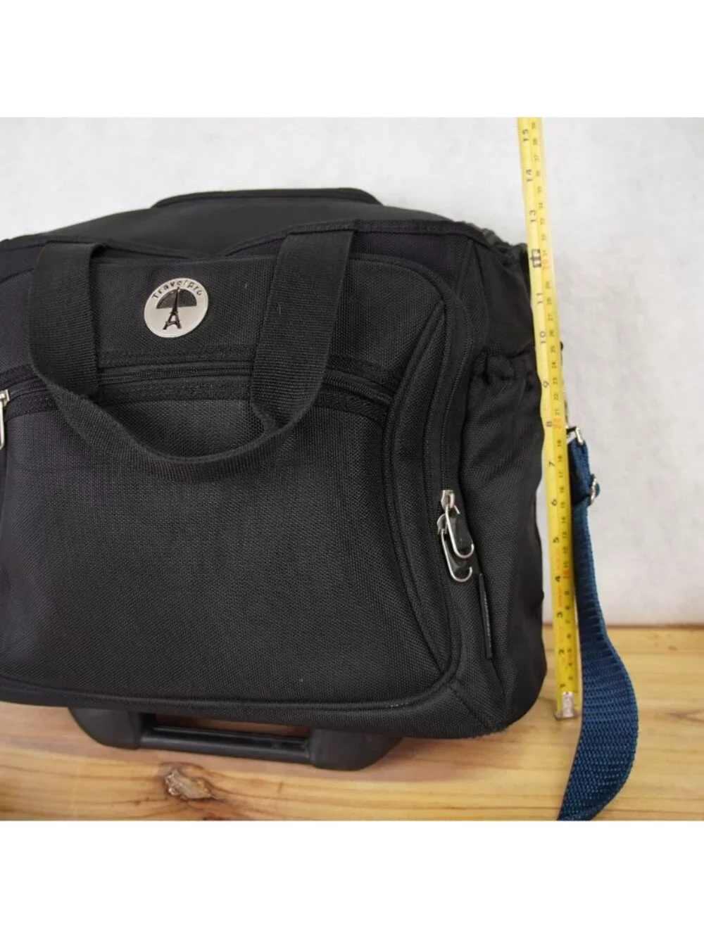 Travelpro WalkAbout Lite Rolling Tote 6413-14 Black 16” x 14” x 9” Working good